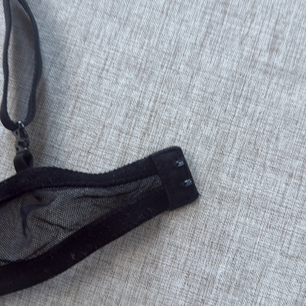Victoria's Secret Unlined Black Underwire Lace Demi‎ Bra size 36C - Picture 4 of 9